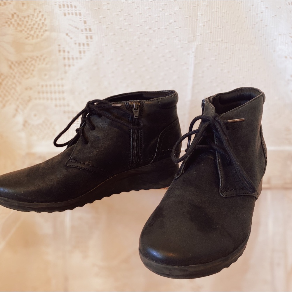 CLARKS BLACK CADDELL HOP BOOT 🥾